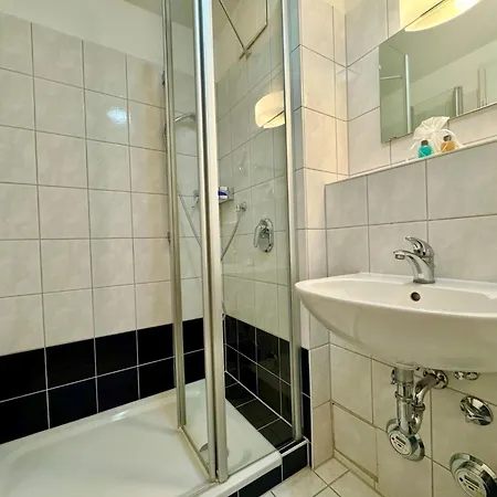 Gemuetliche Nahe Ostseestrand In * Sellin (Rugen)